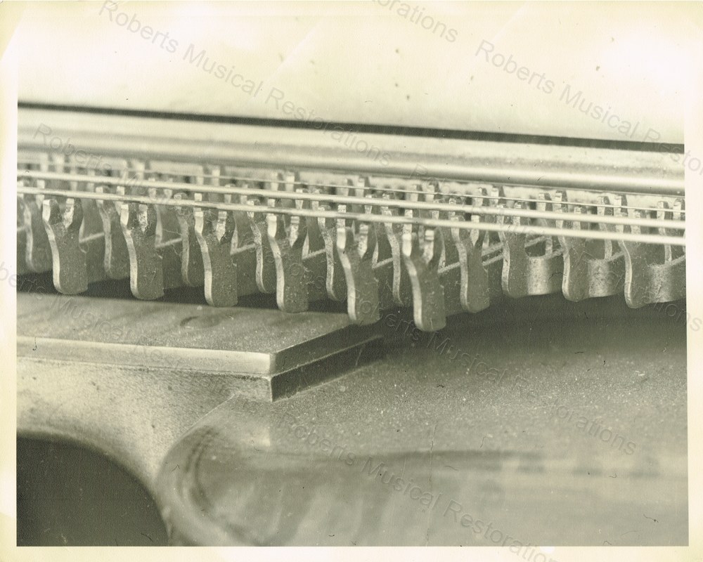 Mills Violano finger mechanism and offset fingers detail